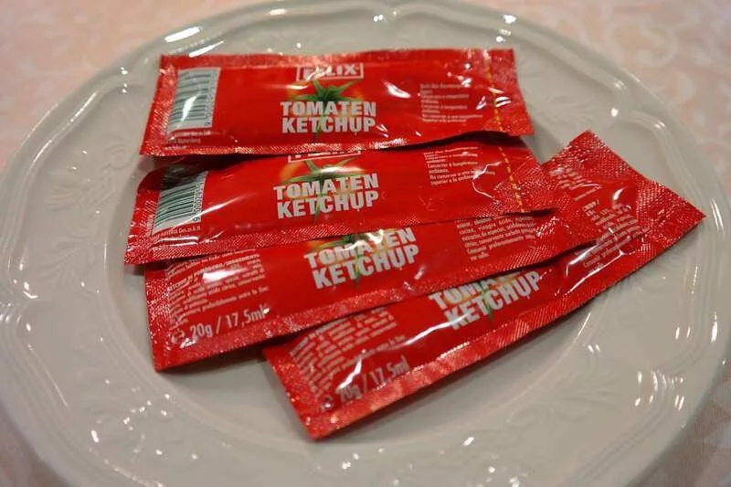 Ketchup para limpiar las ollas de aluminio