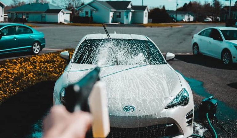 Cómo lavar tu coche con una hidrolimpiadora