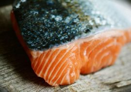 Receta: salmón con puré de guisantes verdes