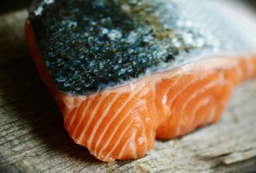 Receta: salmón con puré de guisantes verdes